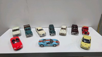Lot 283 - BOX OF MOSTLY 1-18 SCALE DIE CAST MODELS
