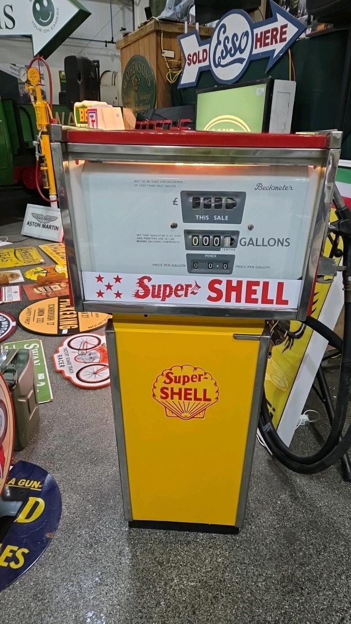 Lot 157 - BECKMETER RESTORED SHELL PETROL PUMP