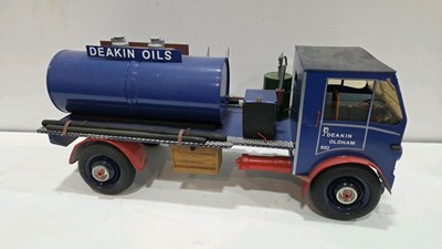 Lot 289 - DEAKIN OILS WOODEN TRUCK