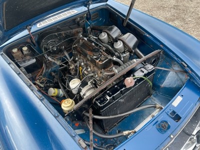 Lot 92 - 1971 MG B GT