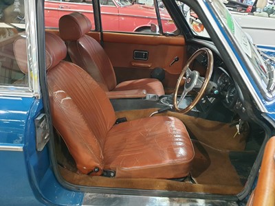 Lot 127 - 1972 MG B GT