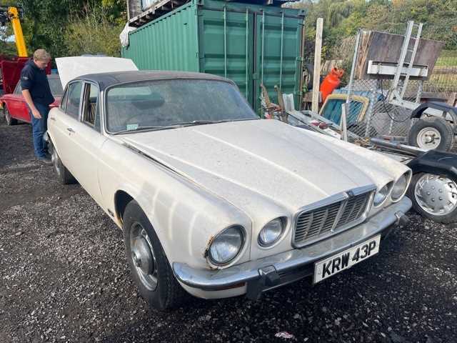 Lot 379 - 1975 JAGUAR XJ 3.4 AUTO