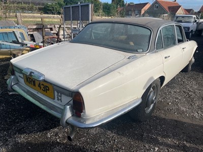 Lot 379 - 1975 JAGUAR XJ 3.4 AUTO