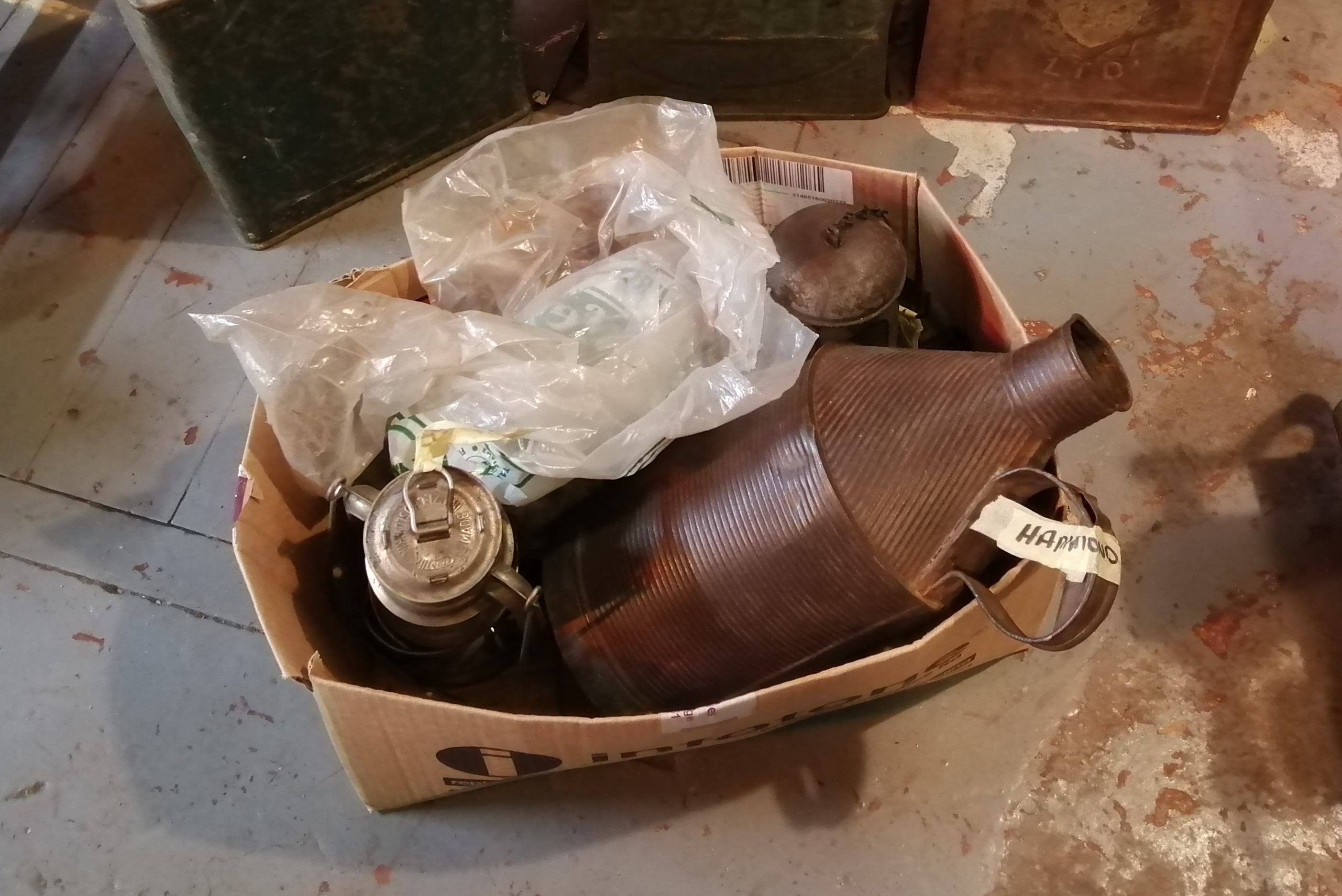 Lot 441 OIL JUG/OIL LAMP & 8 DAY GARAGE HEATER