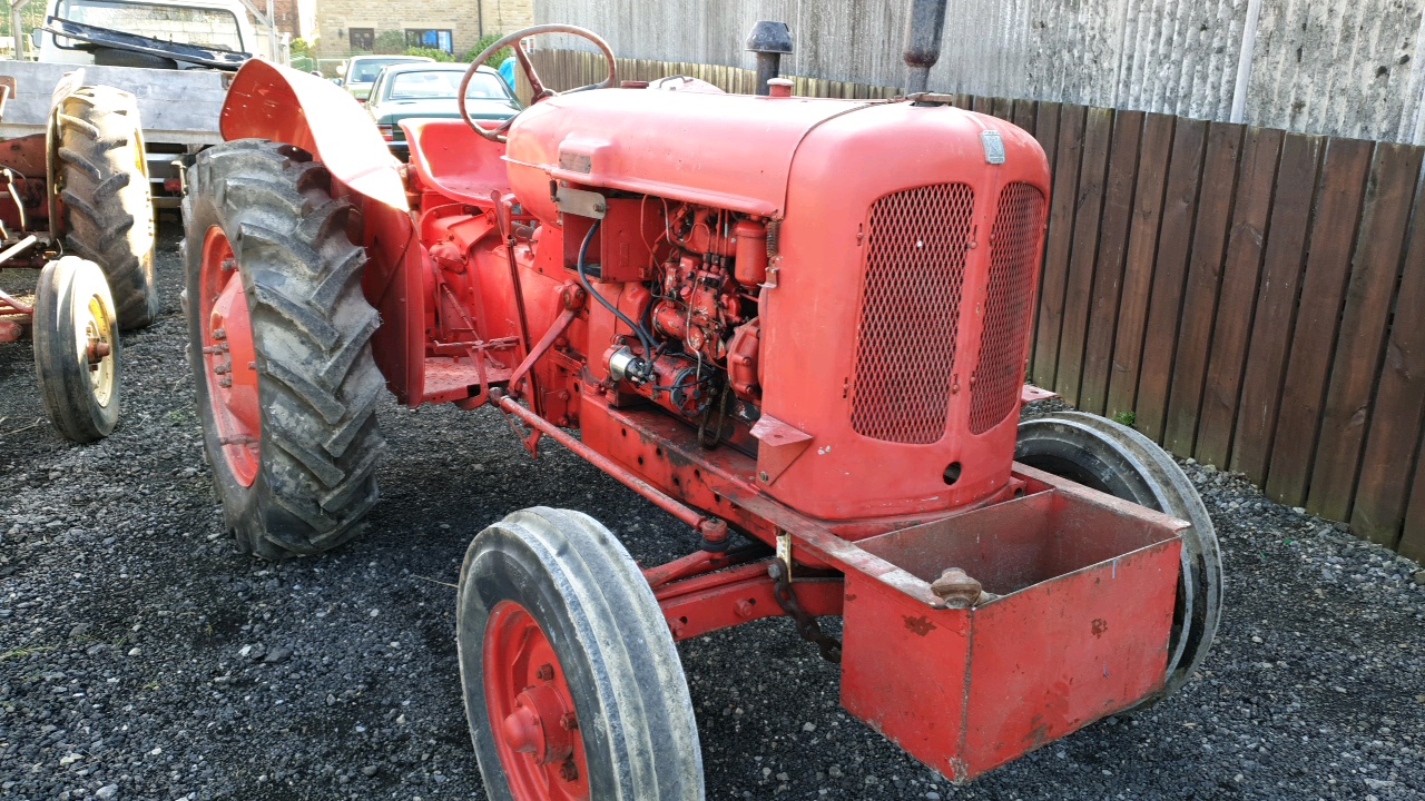Lot 429 50s/60s NUFFIELD 3 CYLINDER TRACTOR