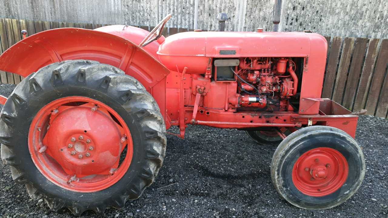 Lot 429 50s/60s NUFFIELD 3 CYLINDER TRACTOR
