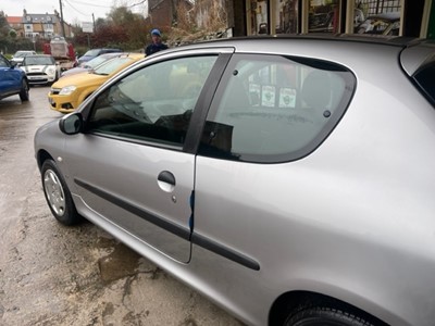 Lot 427 - 2001 PEUGEOT 206