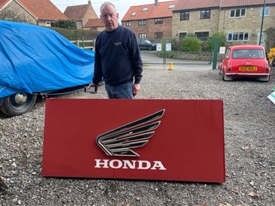 Lot 554 - LARGE HONDA SIGN