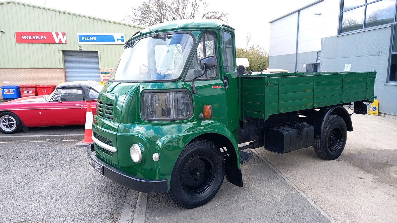 Lot 440 - 1969 MORRIS FG