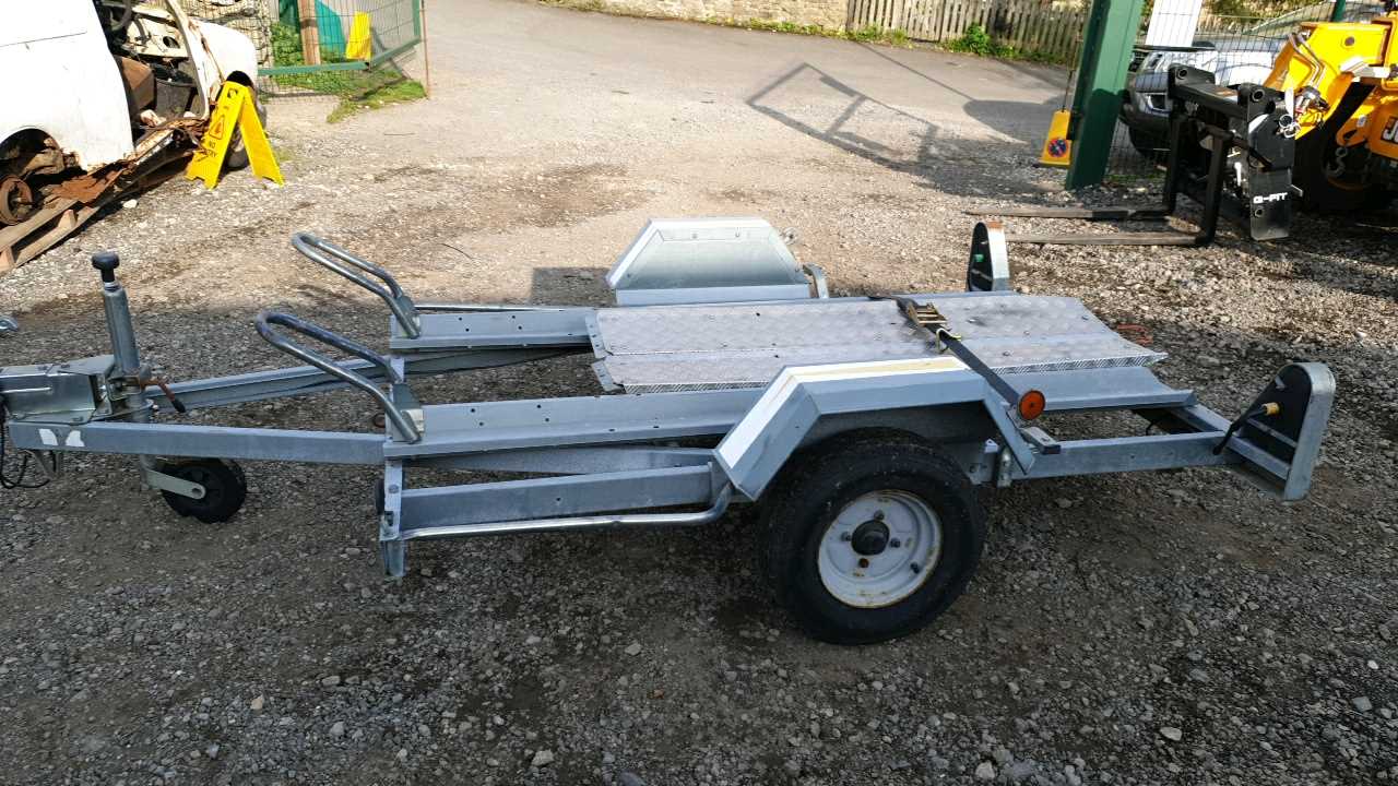 Lot 513 - BIKE TRAILER WITH RAMPS