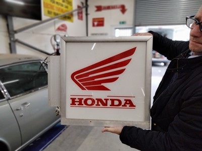 Lot 509 - ILLUMINATED WALL MOUNTED DOUBLE SIDED HONDA SIGN