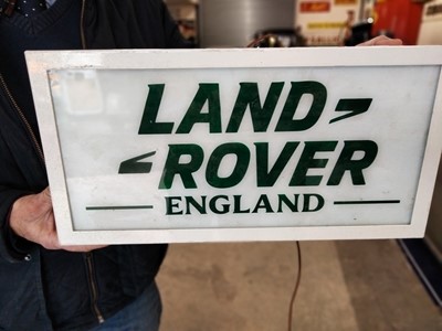 Lot 516 - SMALL ILLUMINATED LAND ROVER SIGN