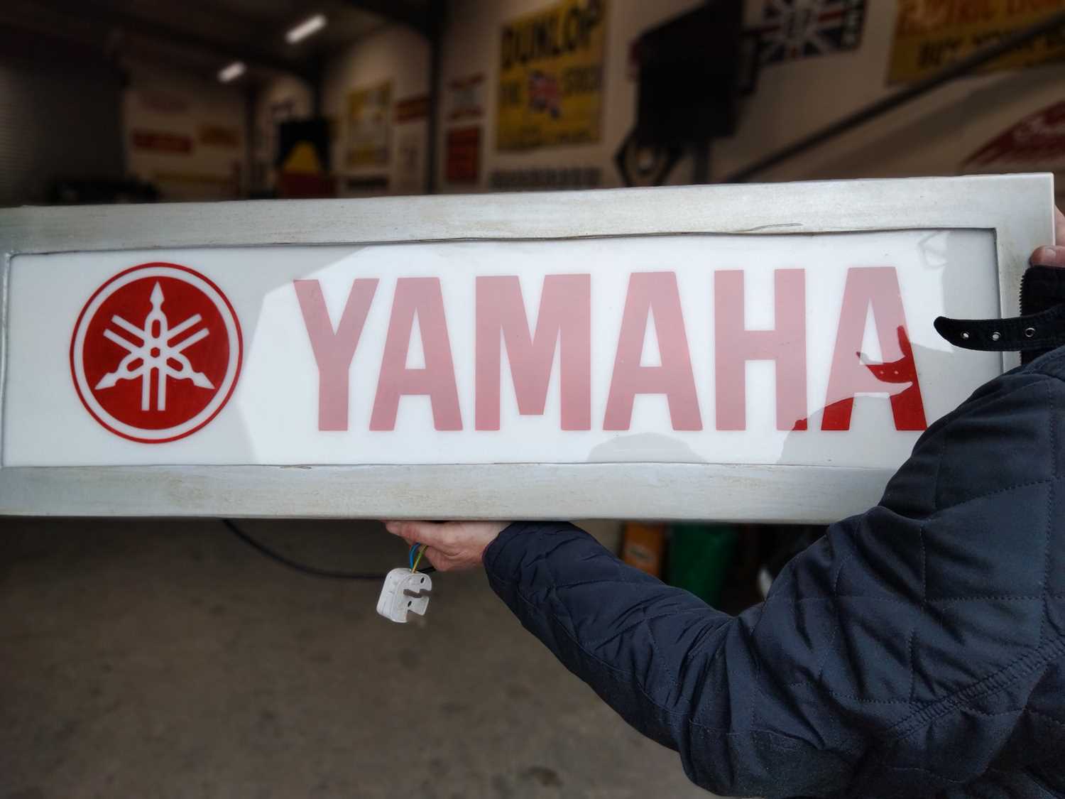 Lot 521 - ILLUMINATED YAMAHA SIGN