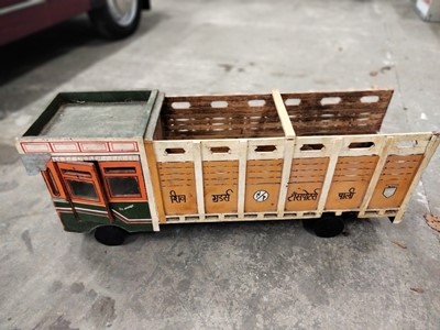 Lot 522 - WOODEN LORRY