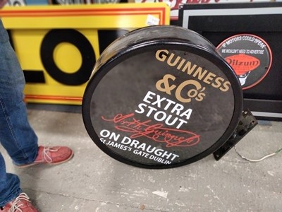 Lot 526 - ILLUMINATED ROUND WALL MOUNTED GUINNESS SIGN