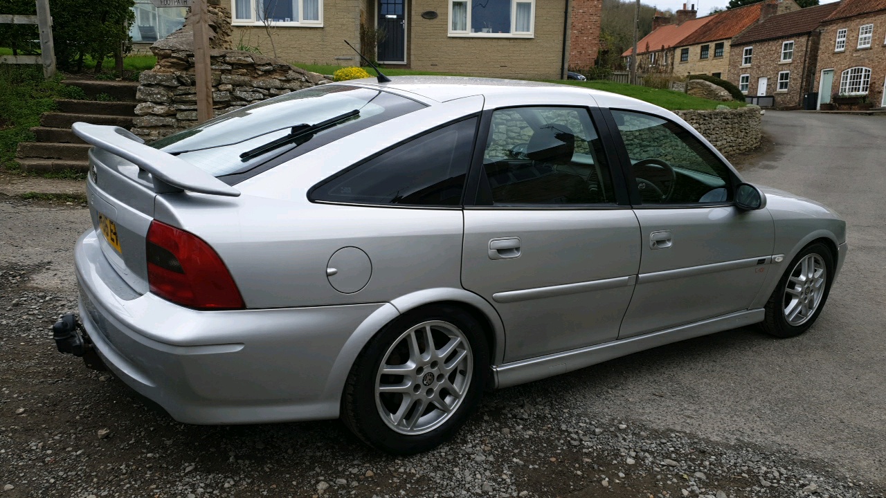 Lot 143 - 2000 VAUXHALL VECTRA SRI V6