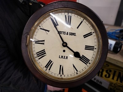 Lot 536 - LNER RAILWAY CLOCK