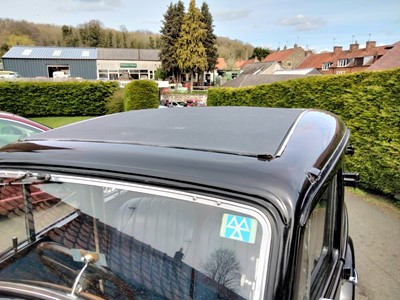 Lot 555 - 1937 MORRIS 8