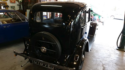 Lot 555 - 1937 MORRIS 8