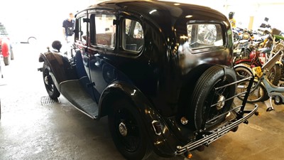 Lot 555 - 1937 MORRIS 8