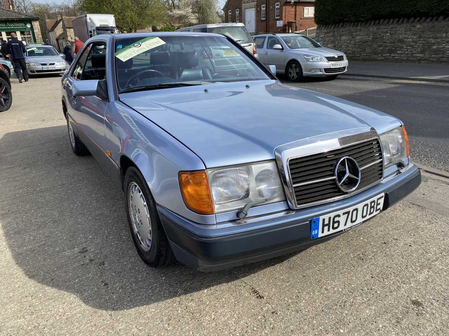 Lot 560 - 1990 MERCEDES 300CE-24