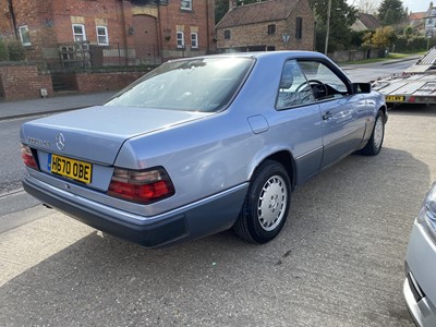 Lot 560 - 1990 MERCEDES 300CE-24