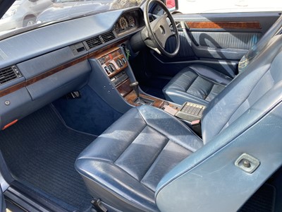 Lot 560 - 1990 MERCEDES 300CE-24