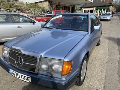 Lot 560 - 1990 MERCEDES 300CE-24