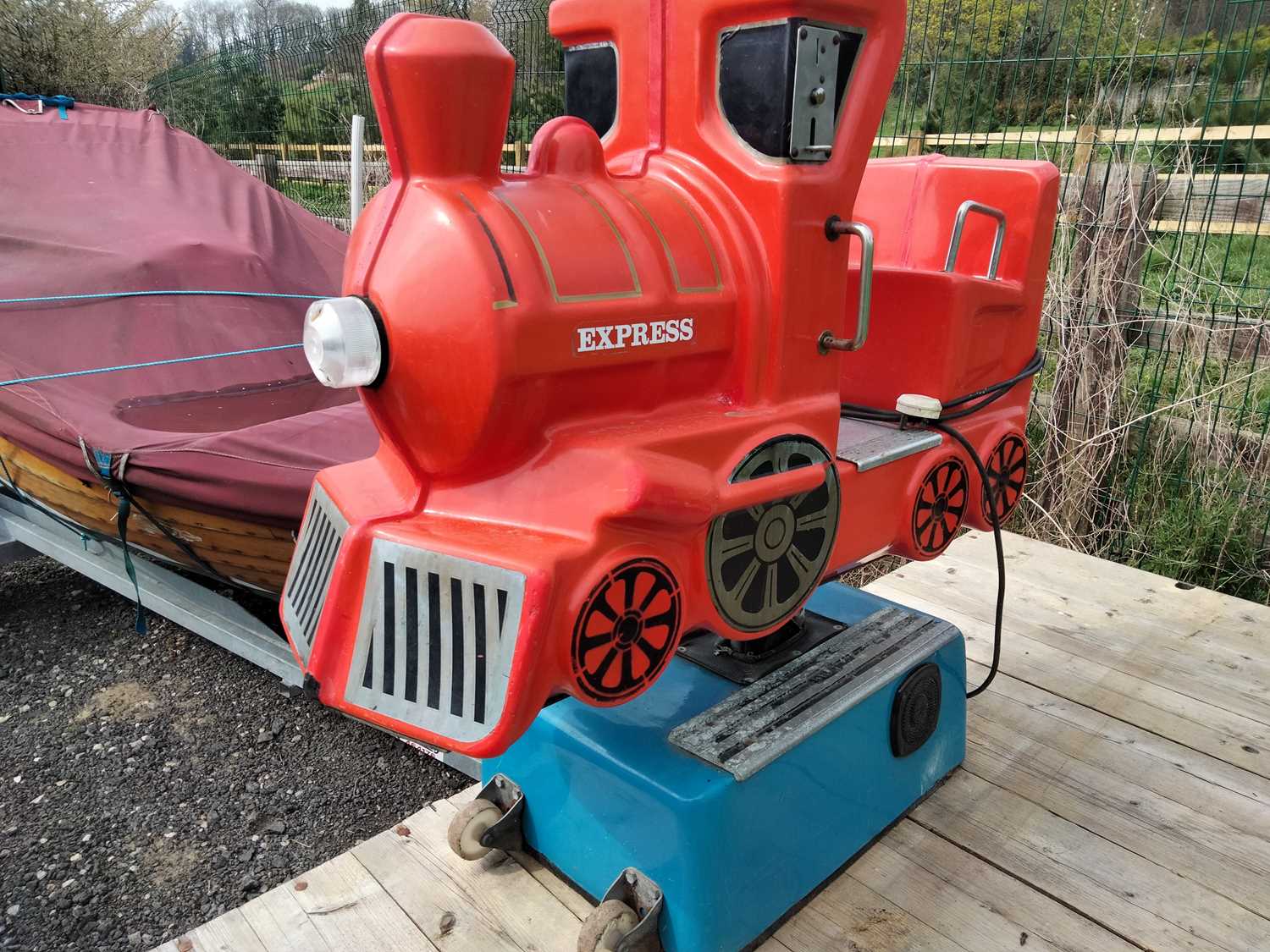 Lot 154 TRAIN COIN RIDE lot-154-train-coin-ride