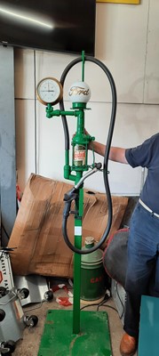 Lot 653 - CASTROL PUMP