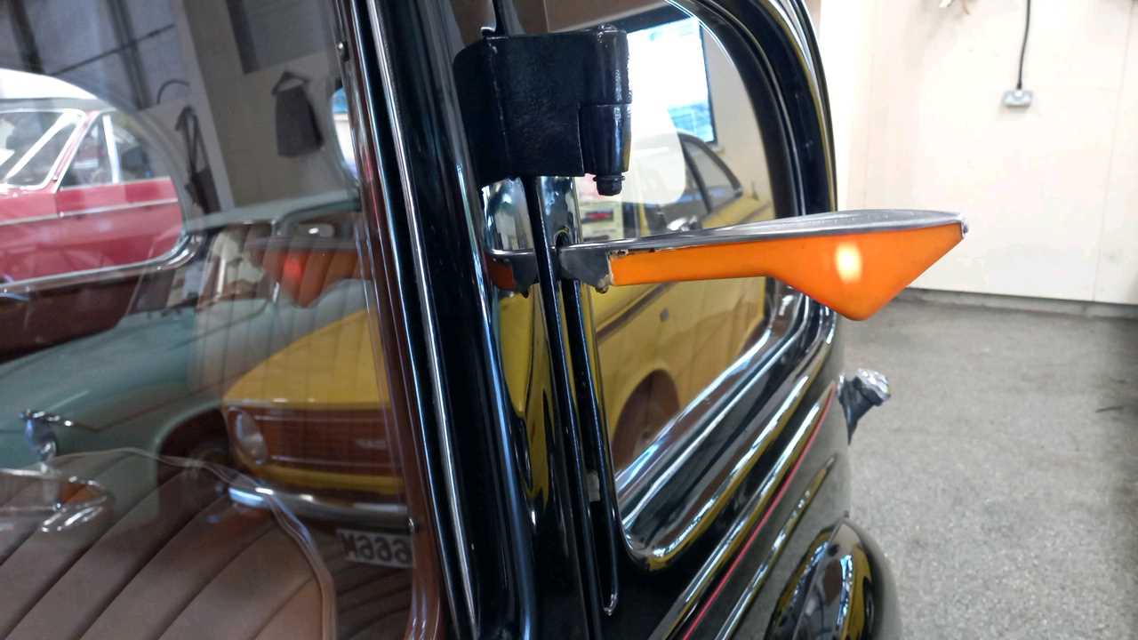 Lot 128 - 1946 STANDARD 8