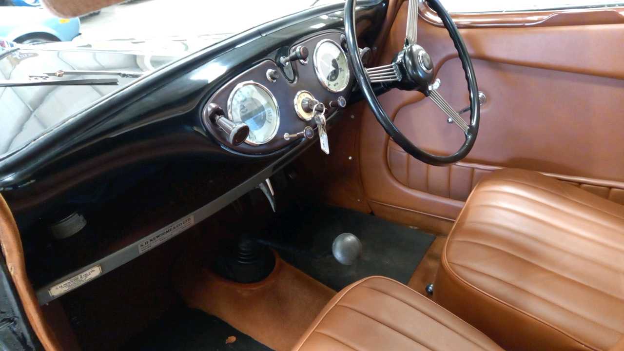 Lot 128 - 1946 STANDARD 8