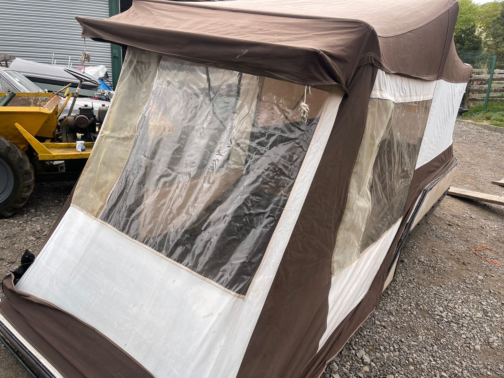 Lot 326 TRAILER TENT COMBI CAMP 200