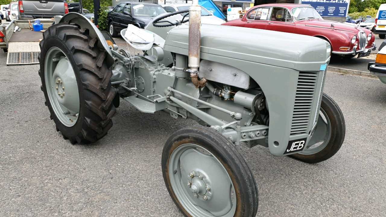 Lot 25 - 1952 FERGUSON T20 TRACTOR