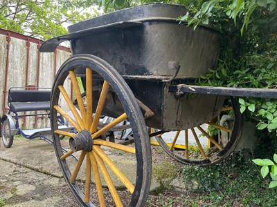 Lot 521 - GOVERNESS CART