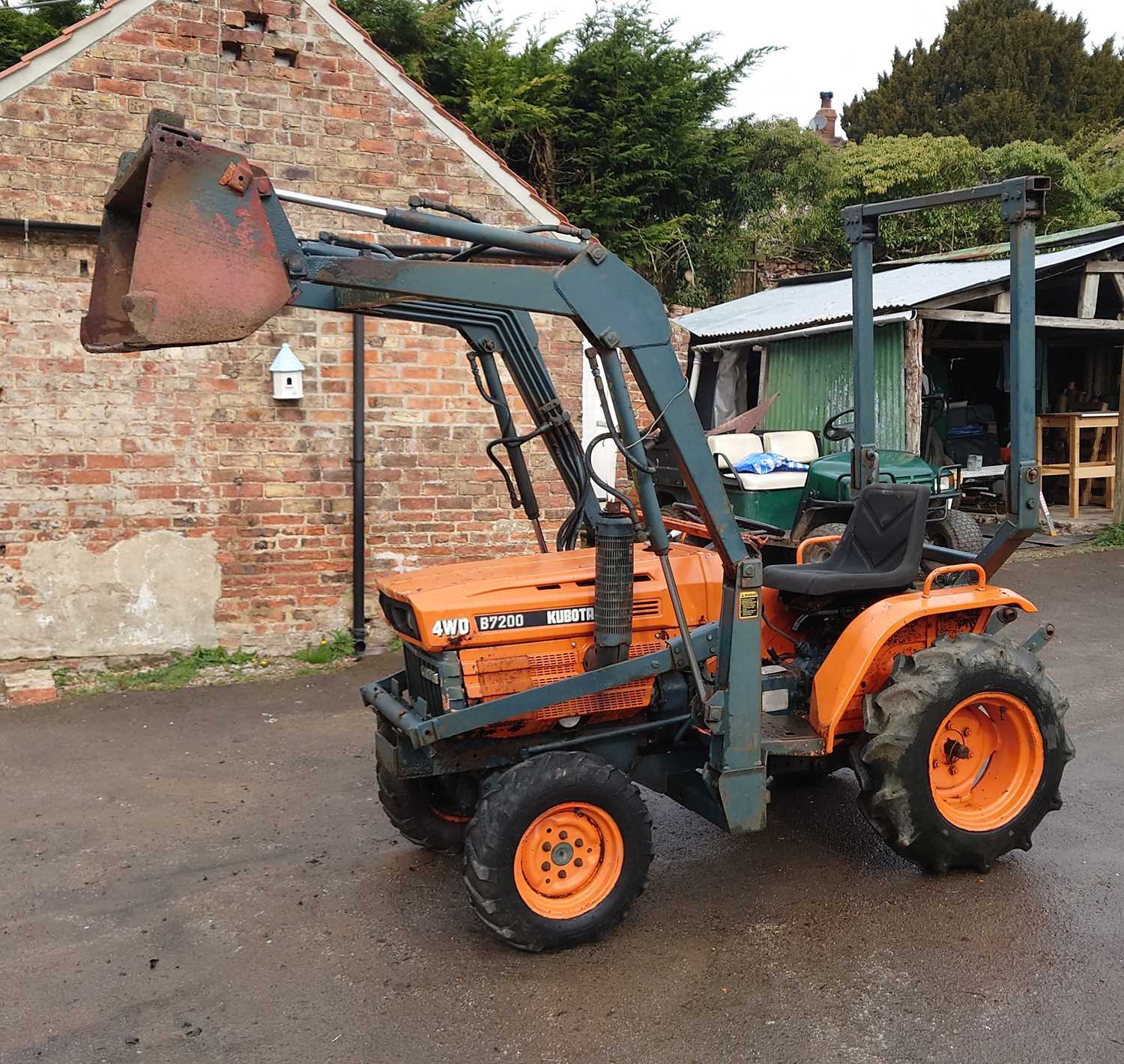 Lot 54 - KUBOTA TRACTOR WITH LOADER