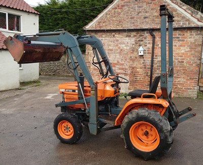 Lot 54 - KUBOTA TRACTOR WITH LOADER