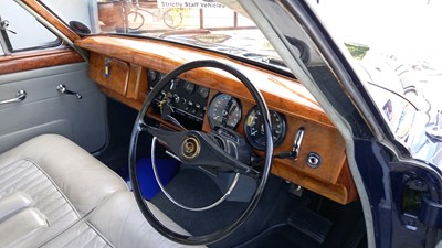 Lot 242 - 1966 DAIMLER V8 250