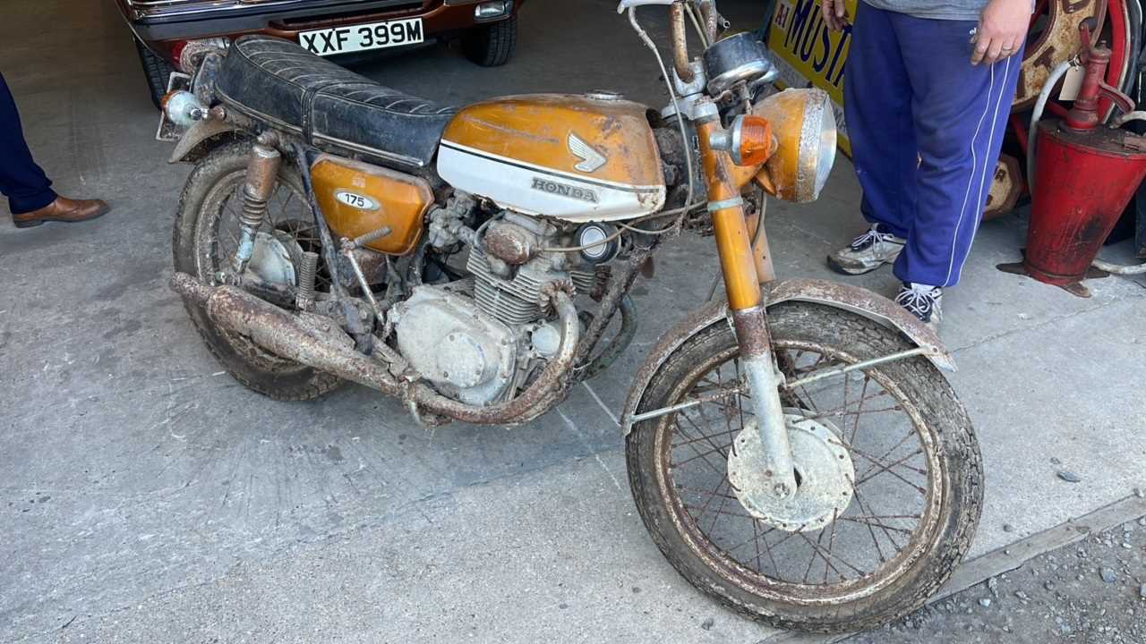 Lot 561 - 1970 HONDA 175CC