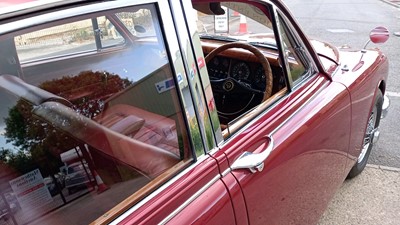 Lot 567 - 1965 DAIMLER V8 250