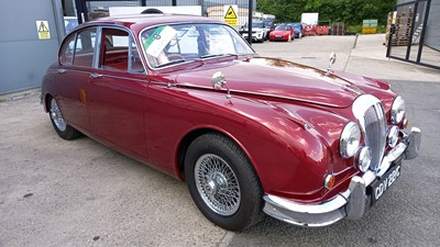 Lot 567 - 1965 DAIMLER V8 250