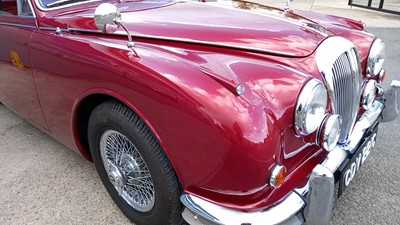 Lot 567 - 1965 DAIMLER V8 250