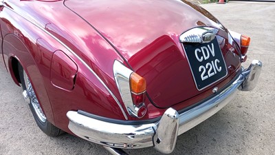 Lot 567 - 1965 DAIMLER V8 250