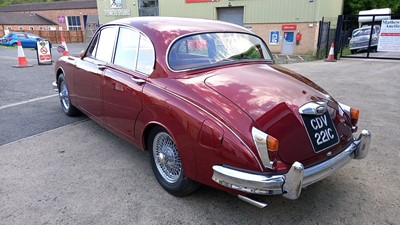 Lot 567 - 1965 DAIMLER V8 250