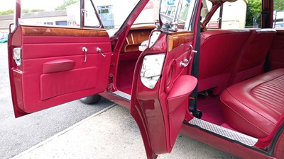 Lot 567 - 1965 DAIMLER V8 250