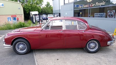 Lot 567 - 1965 DAIMLER V8 250