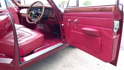 Lot 567 - 1965 DAIMLER V8 250