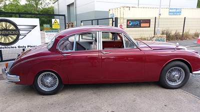 Lot 567 - 1965 DAIMLER V8 250