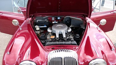 Lot 567 - 1965 DAIMLER V8 250