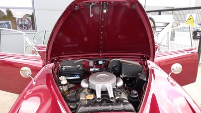 Lot 567 - 1965 DAIMLER V8 250